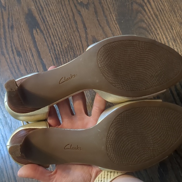 Clarks Laureti Grace Champagne Heels - Picture 4 of 8